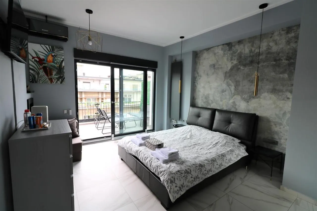 Deluxe Skyline Retreat Studio - Old Town Bucharest Apartment
