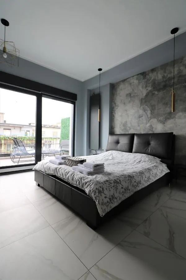 Deluxe Skyline Retreat Studio - Old Town Bucharest