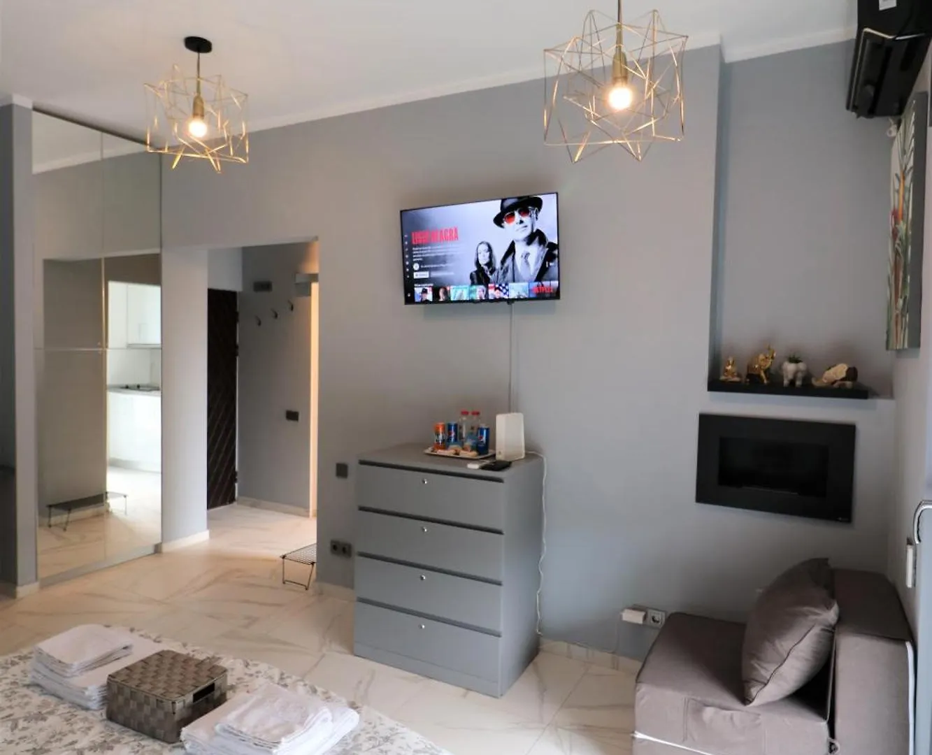 Apartment Deluxe Skyline Retreat Studio - Old Town Bucharest Romania